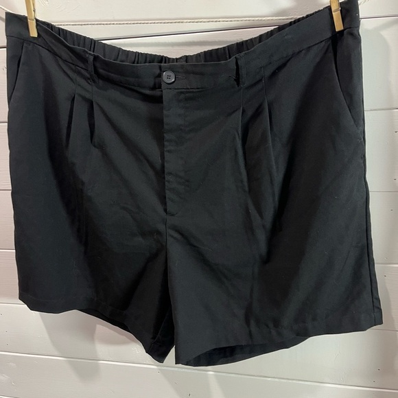 H&M – 3XL – Black Pleated Shorts - Picture 3 of 6